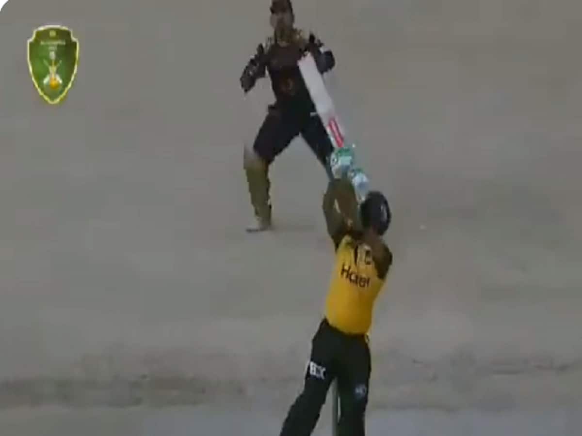 VIDEO: बाबर आजम का ये शॉट देख हैरान रह गए पाकिस्तानी, PCB ने बता दिया नया 360 डिग्री बल्लेबाज